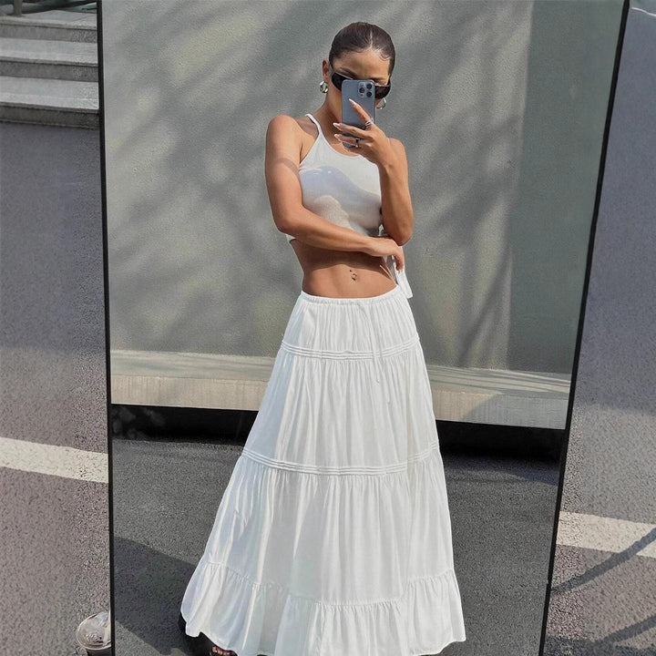Gentle low-waisted skirt