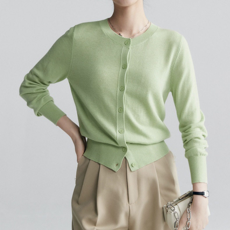 Crew neck knitted long-sleeved cardigan