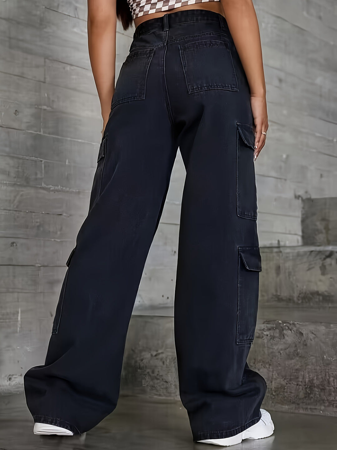 Solid color high-waisted multi-pocket cargo pants