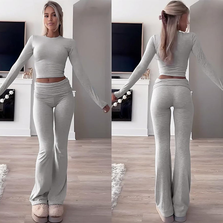 Crew neck T-shirt, low-rise flared pants, tracksuit