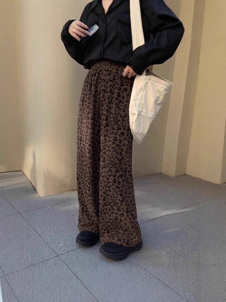 Soft and loose high-waisted straight-leg pants