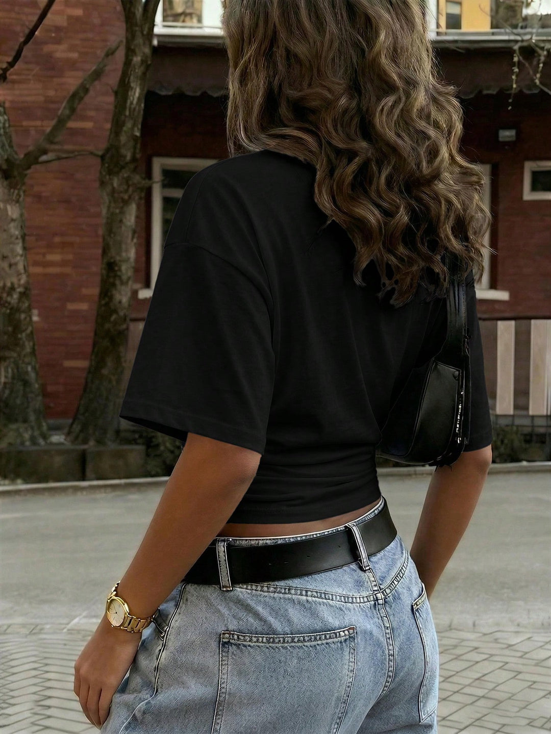 Solid color fitted waist deep V-neck T-shirt
