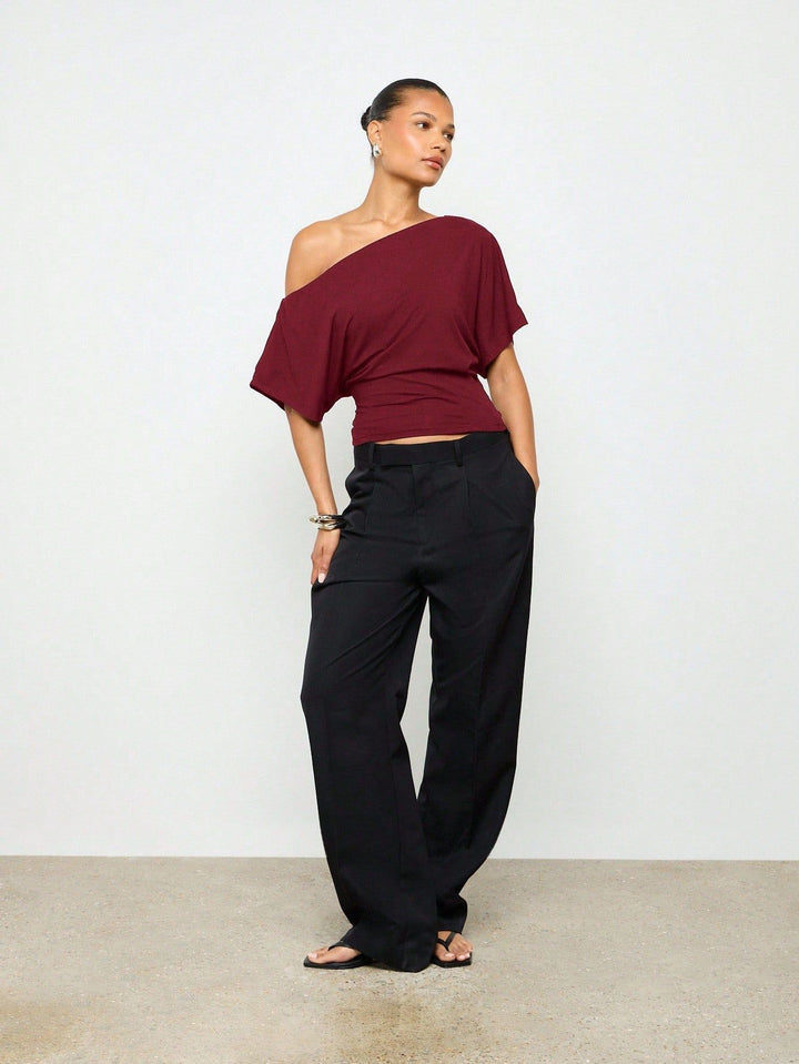 One-shoulder batwing sleeve fitted waist short-sleeved top
