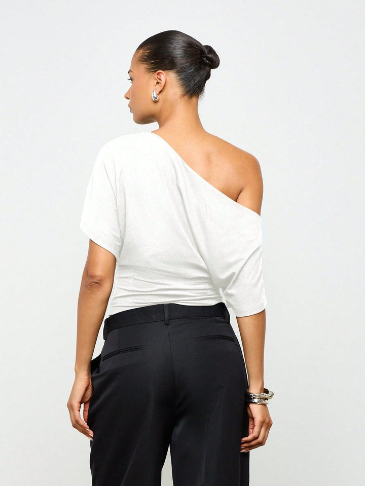 One-shoulder batwing sleeve fitted waist short-sleeved top