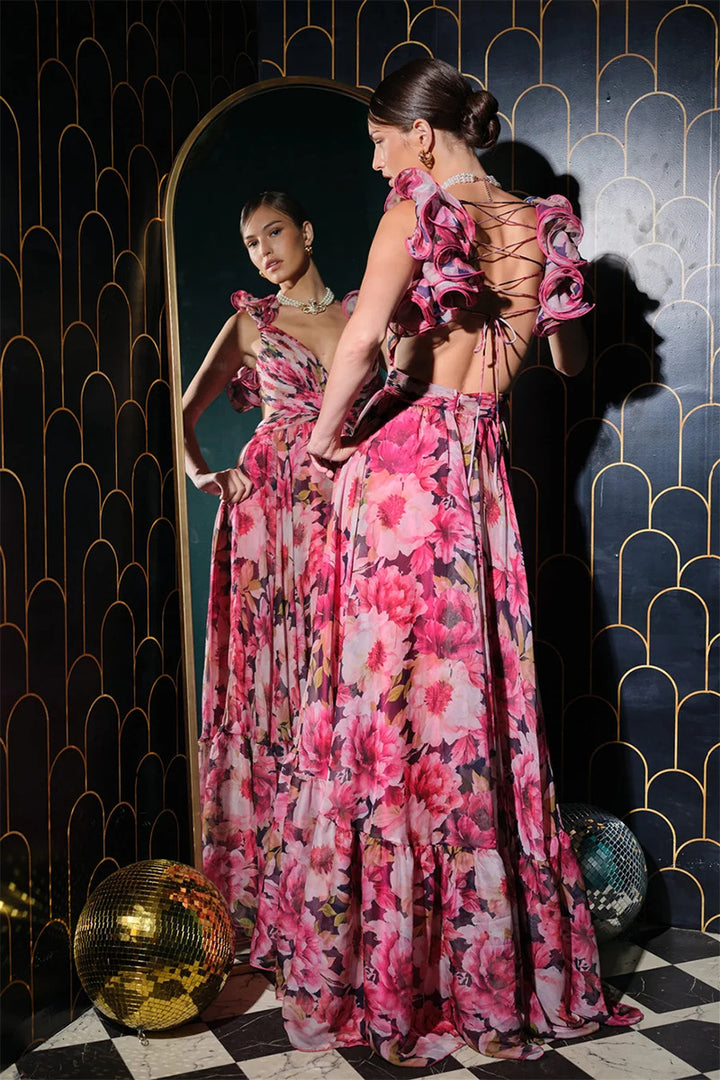 Waist-revealing lace-trimmed fitted long dress