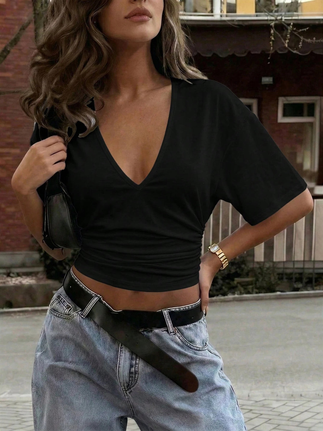 Solid color fitted waist deep V-neck T-shirt