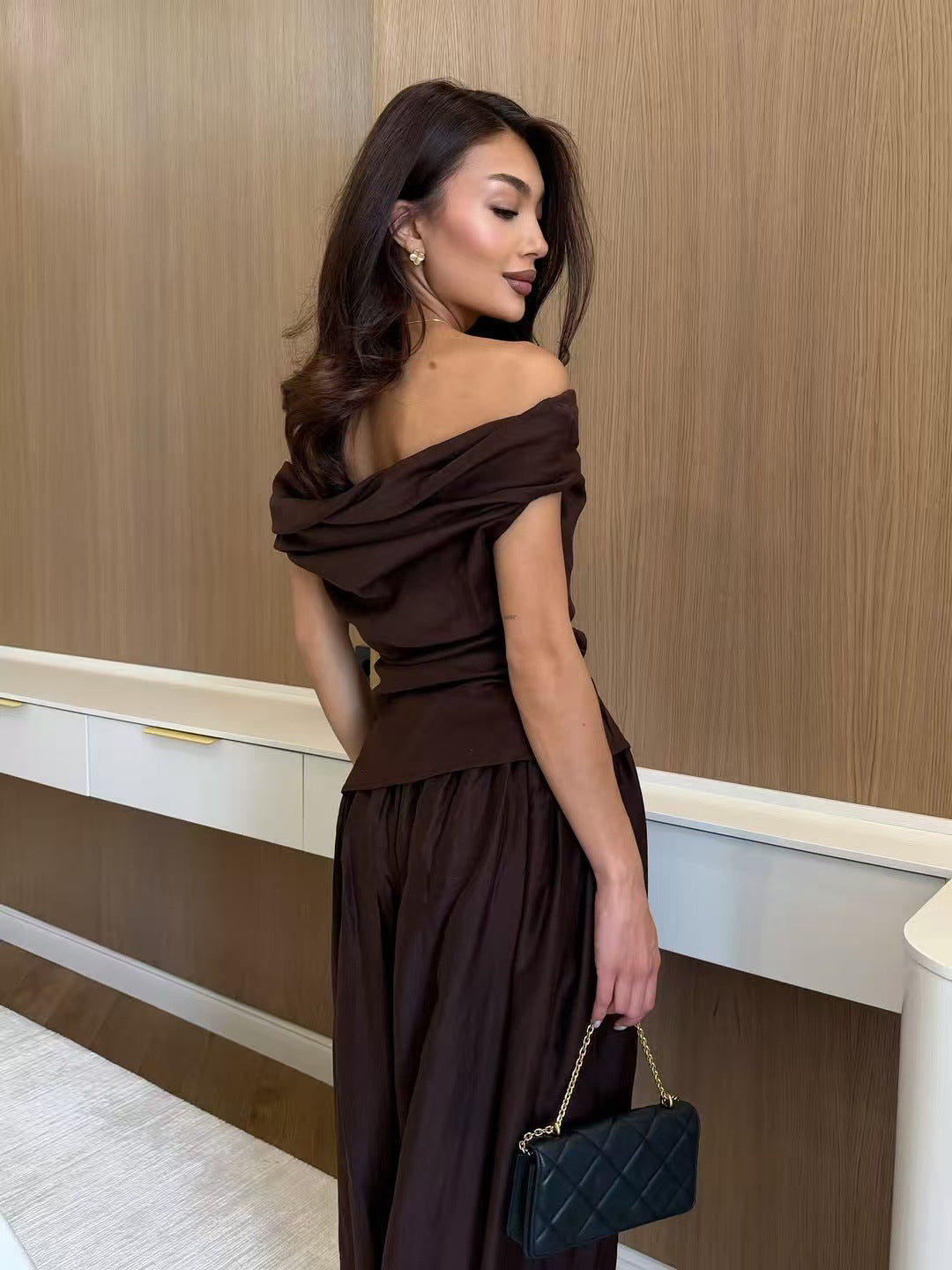 Breathable off-shoulder draped top and jogger pants set