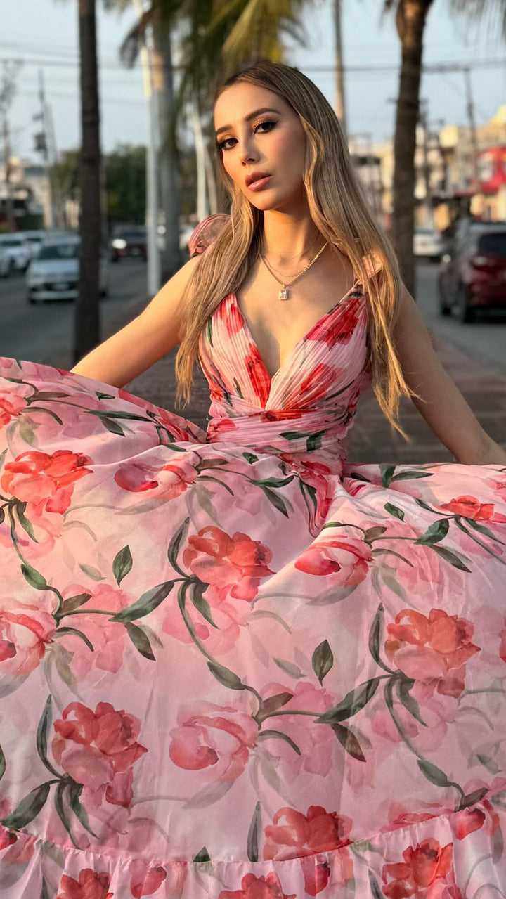 Waist-revealing lace-trimmed fitted long dress