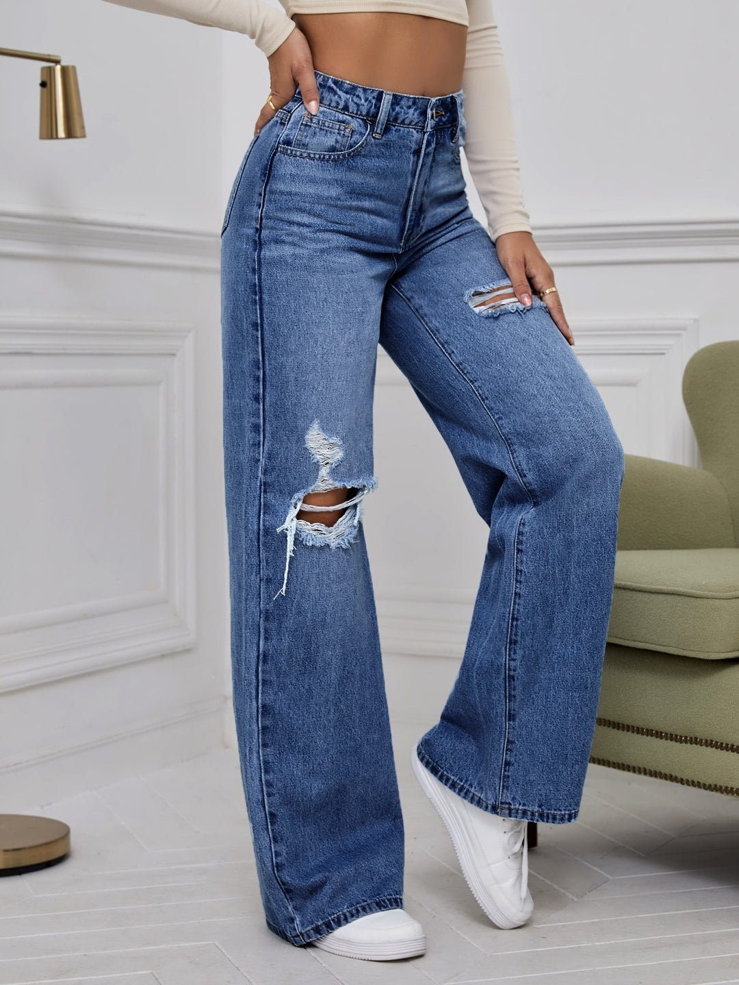 Casual trousers with distressed design