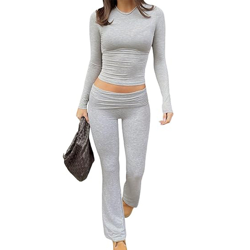 Crew neck T-shirt, low-rise flared pants, tracksuit