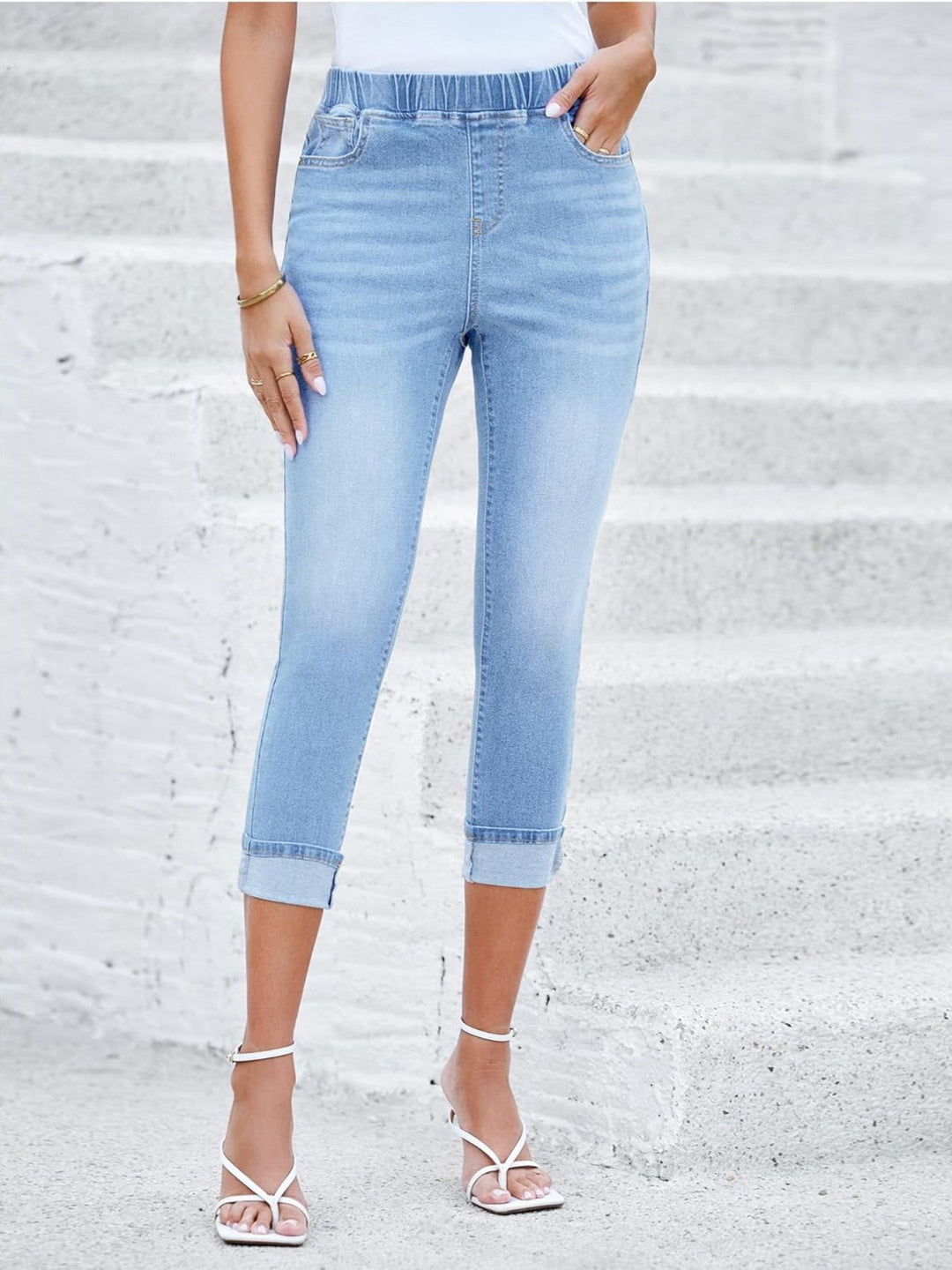 Elastic waist rolled-up cropped jeans