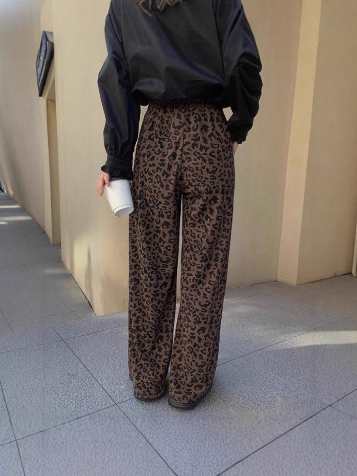 Soft and loose high-waisted straight-leg pants