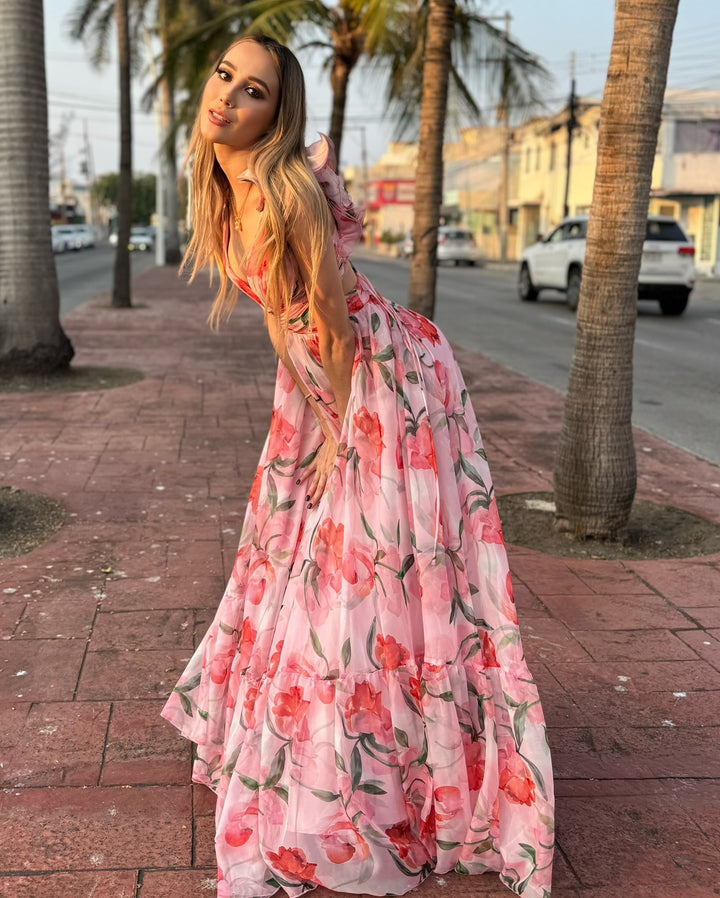 Waist-revealing lace-trimmed fitted long dress