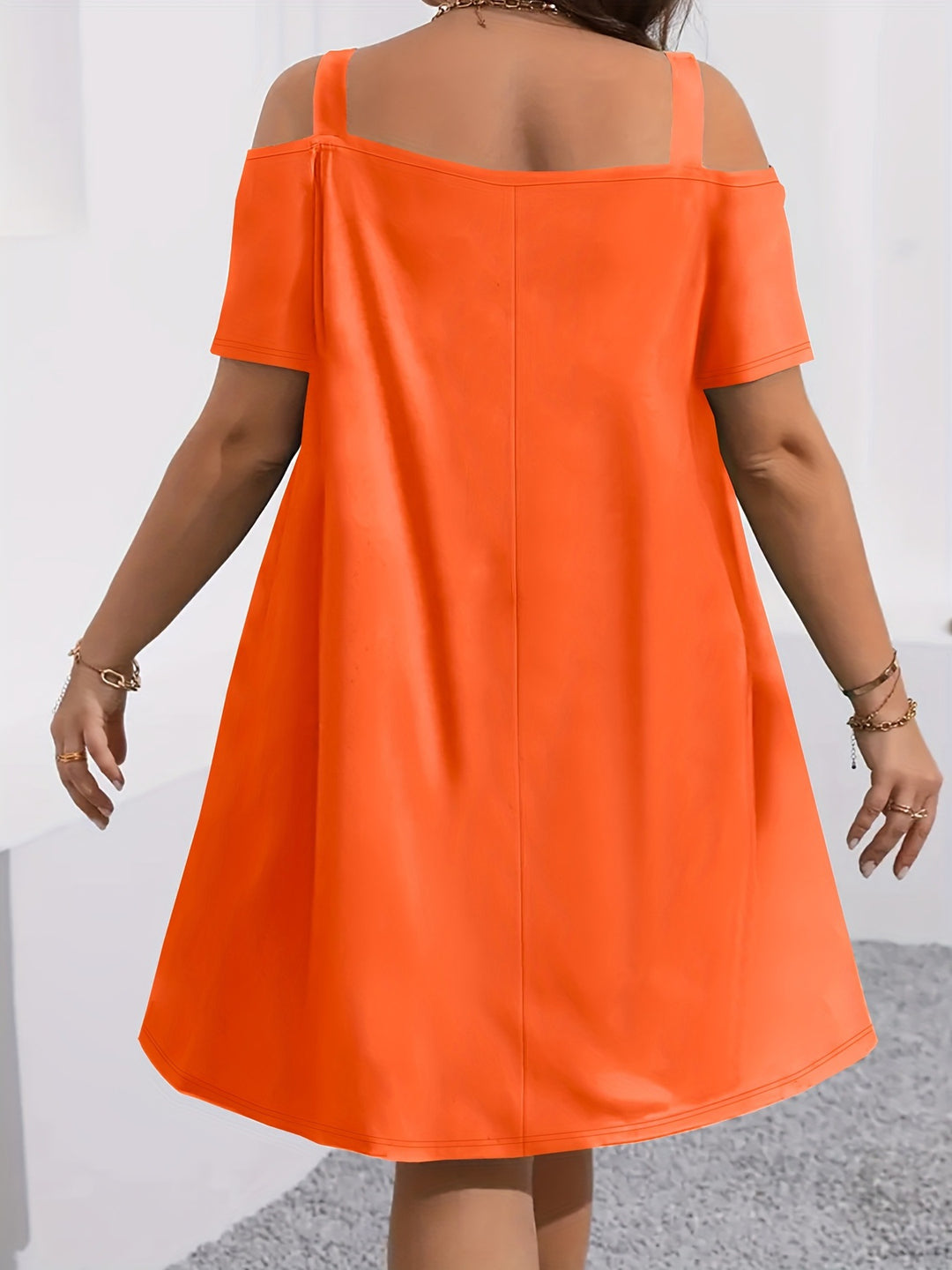 Elegant and comfortable solid color dress