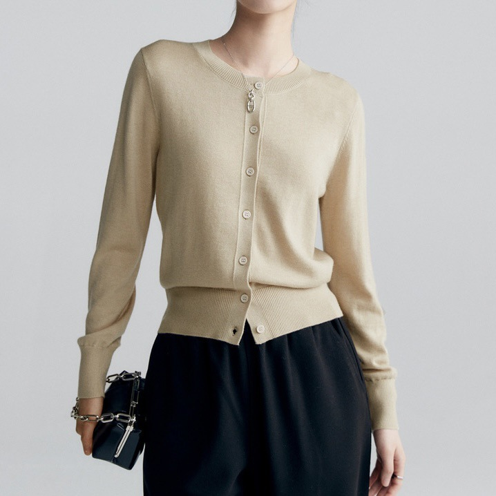 Crew neck knitted long-sleeved cardigan