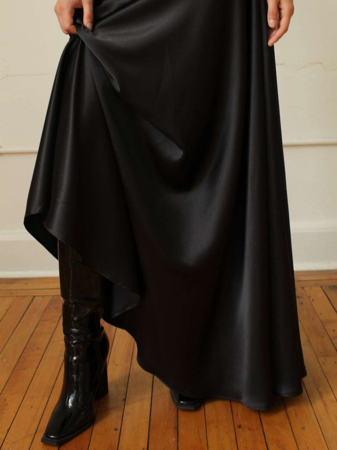 Solid color satin long skirt suit