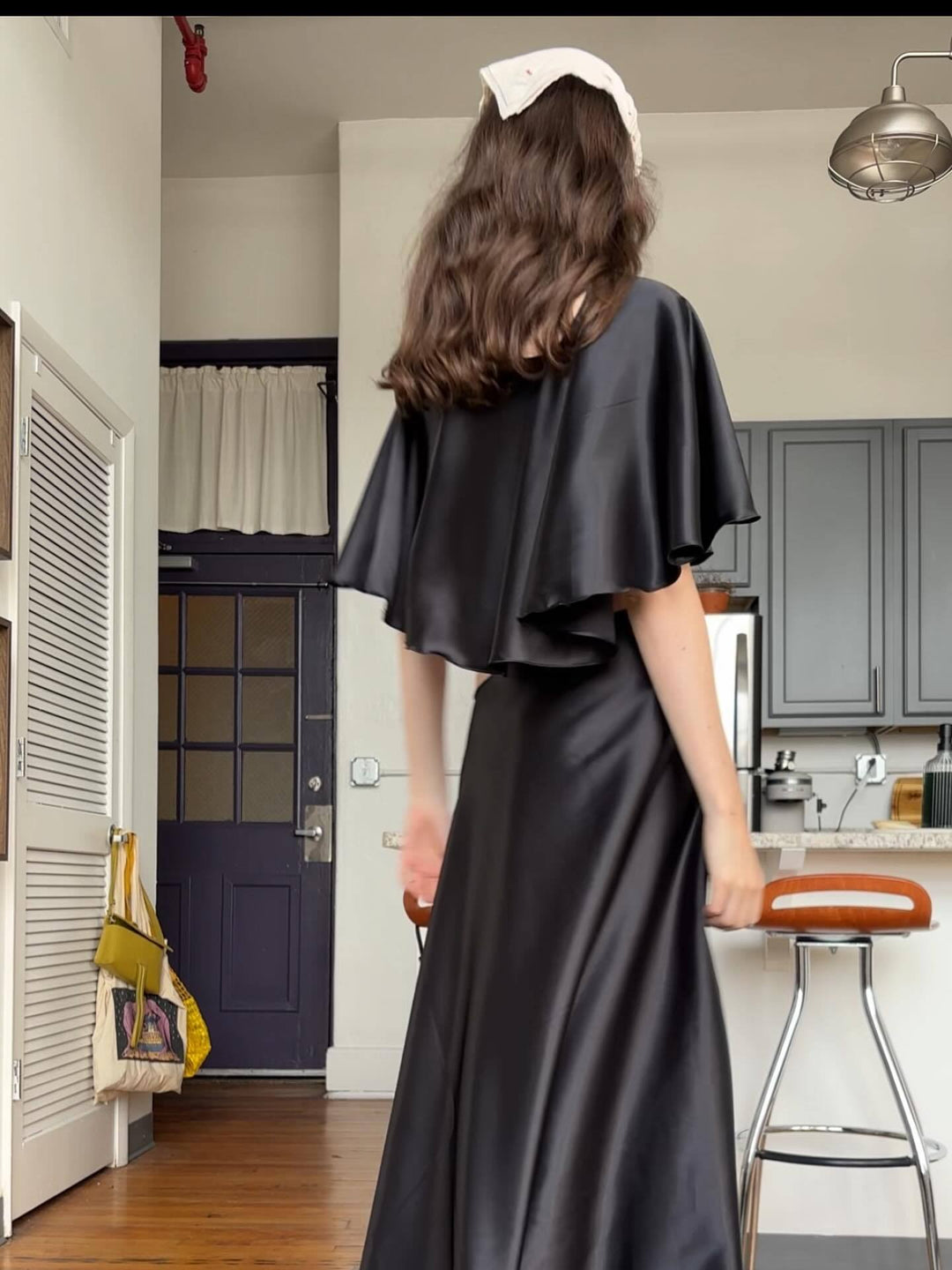 Solid color satin long skirt suit