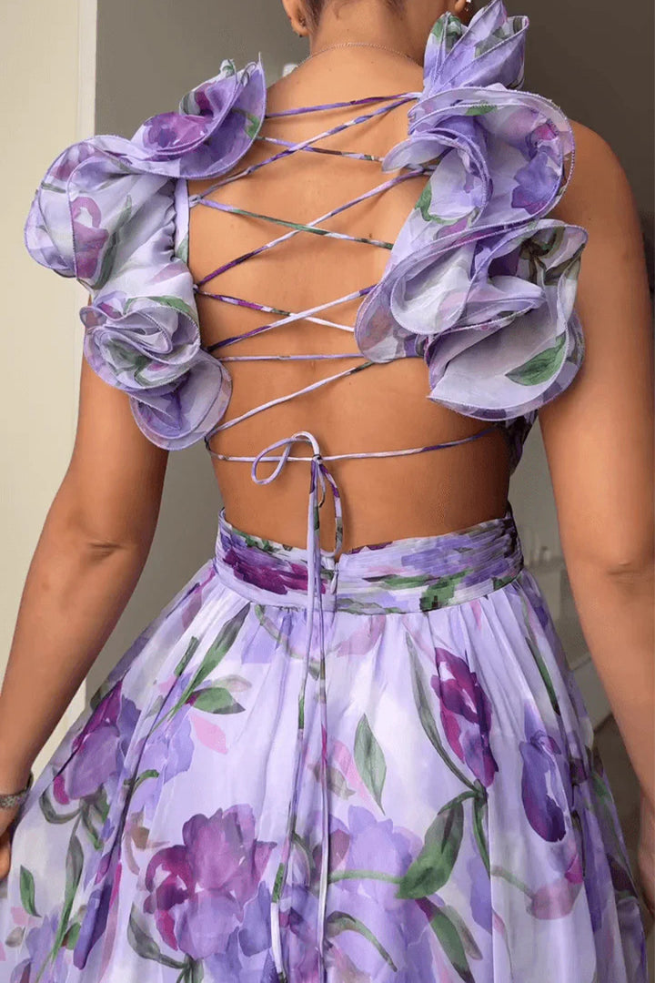 Waist-revealing lace-trimmed fitted long dress