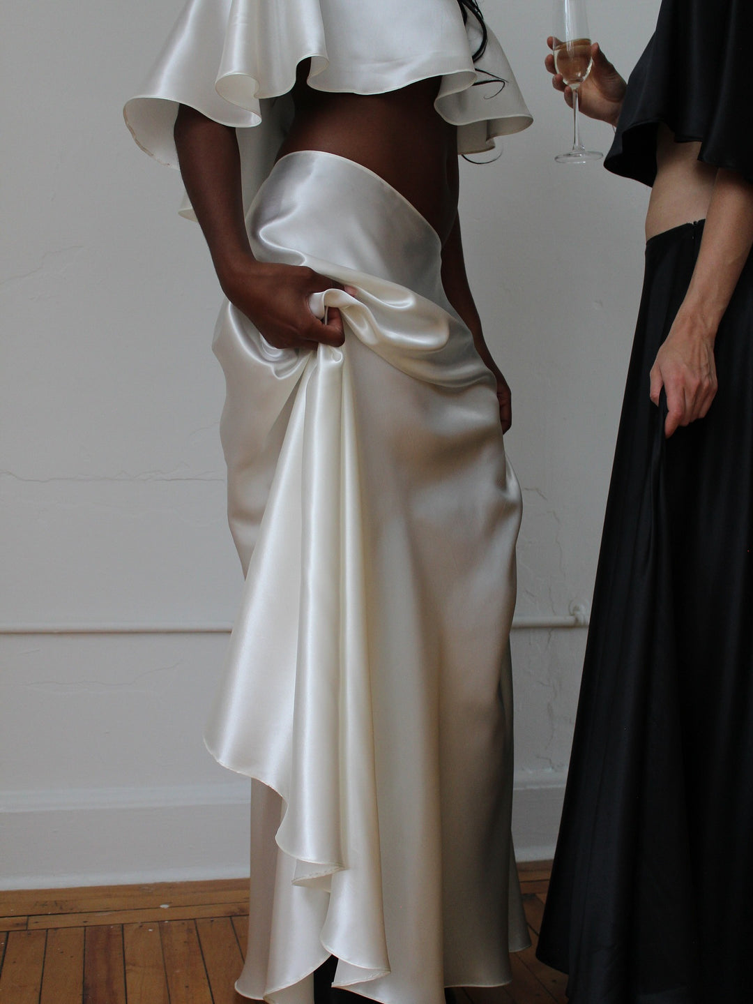 Solid color satin long skirt suit