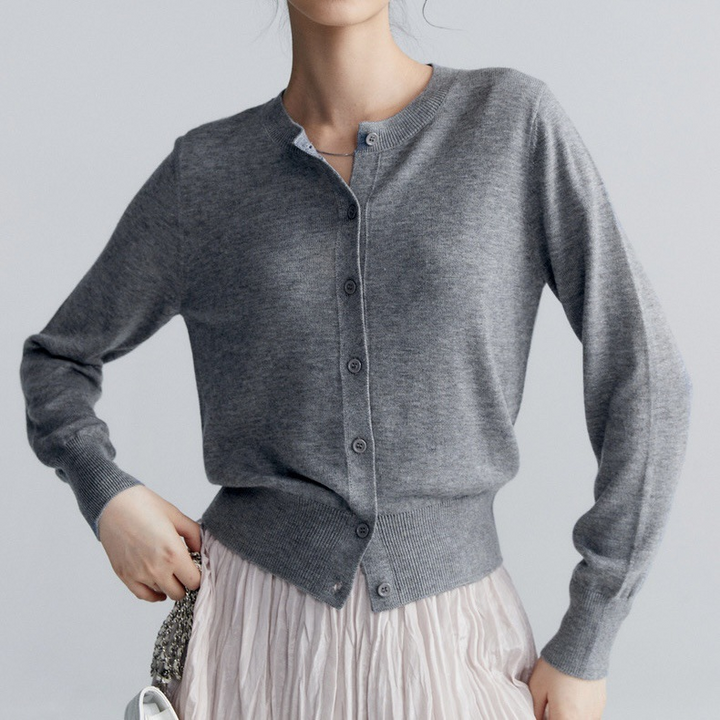 Crew neck knitted long-sleeved cardigan