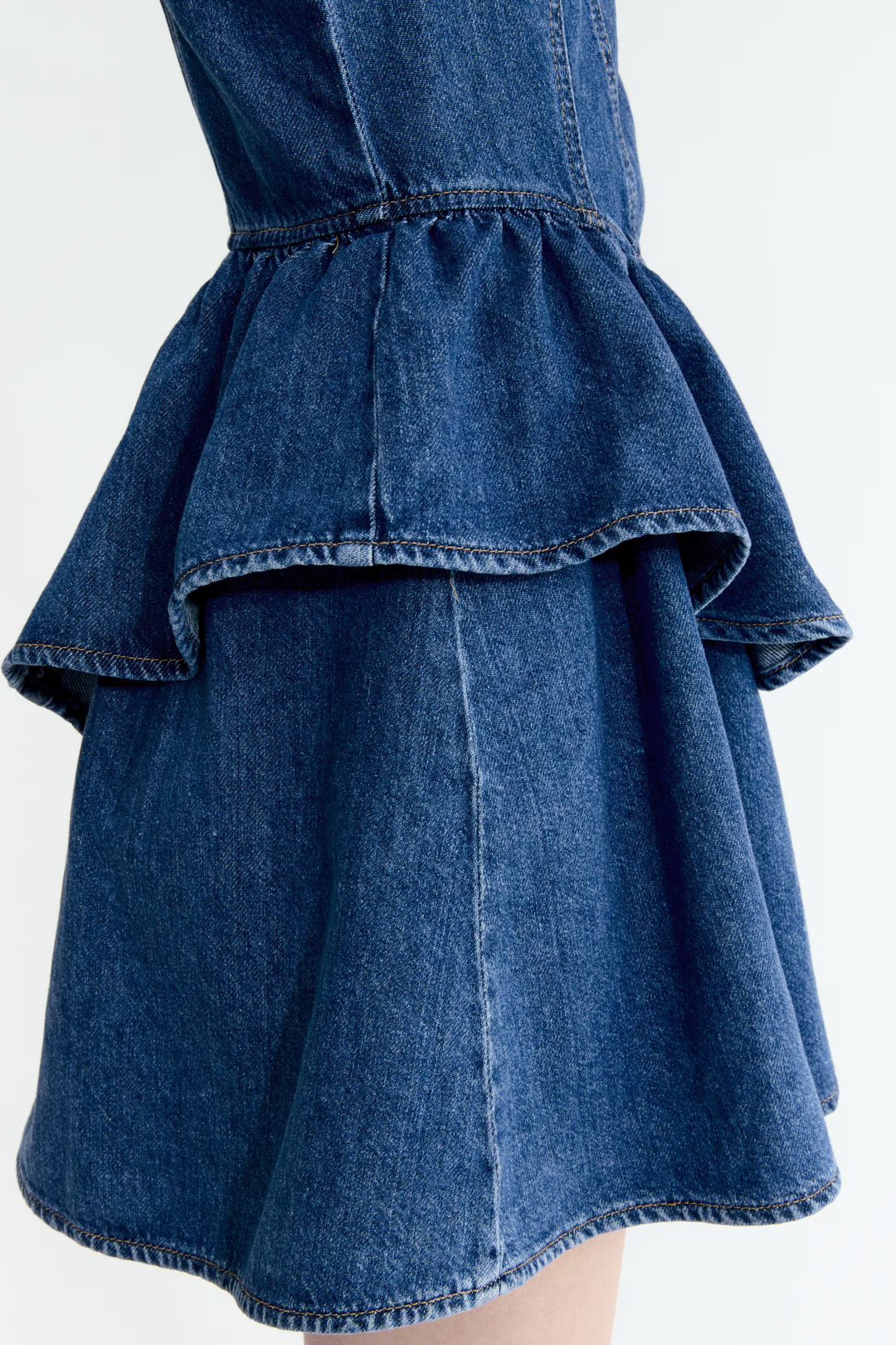 Street style off-the-shoulder denim suspender dress
