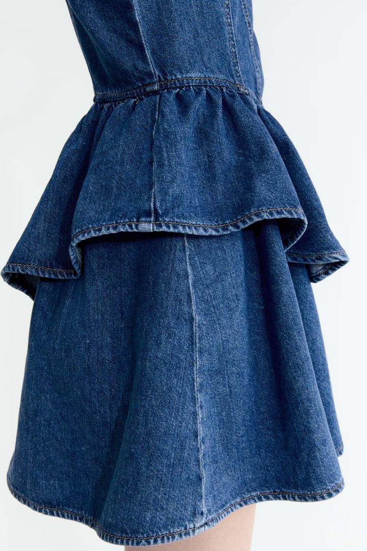 Street style off-the-shoulder denim suspender dress