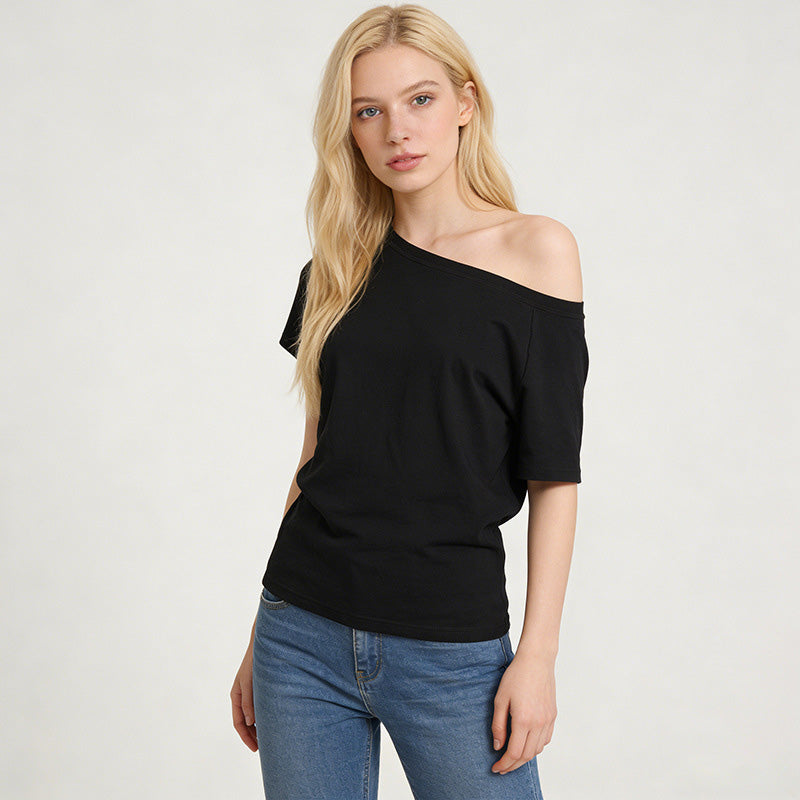 Off-shoulder loose short-sleeved top