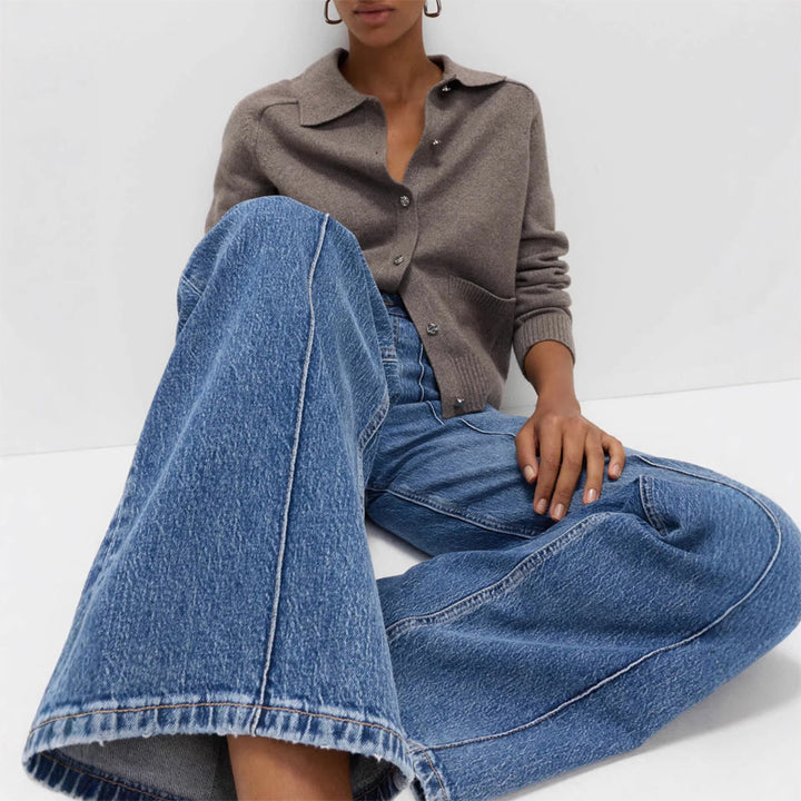 Retro wide-leg jeans with visible stitching