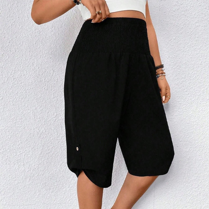 Casual loose-fitting mid-length trousers