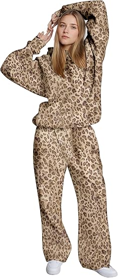 Printed sweatshirt and pants set