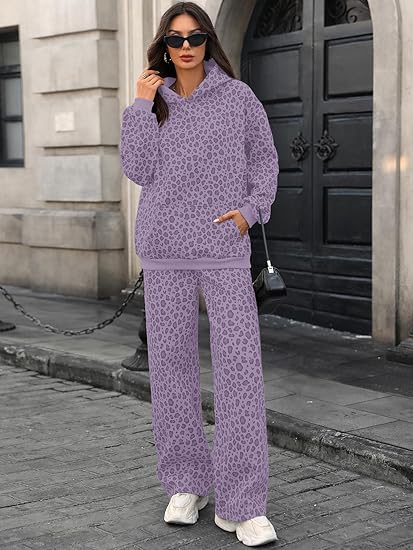Printed sweatshirt and pants set