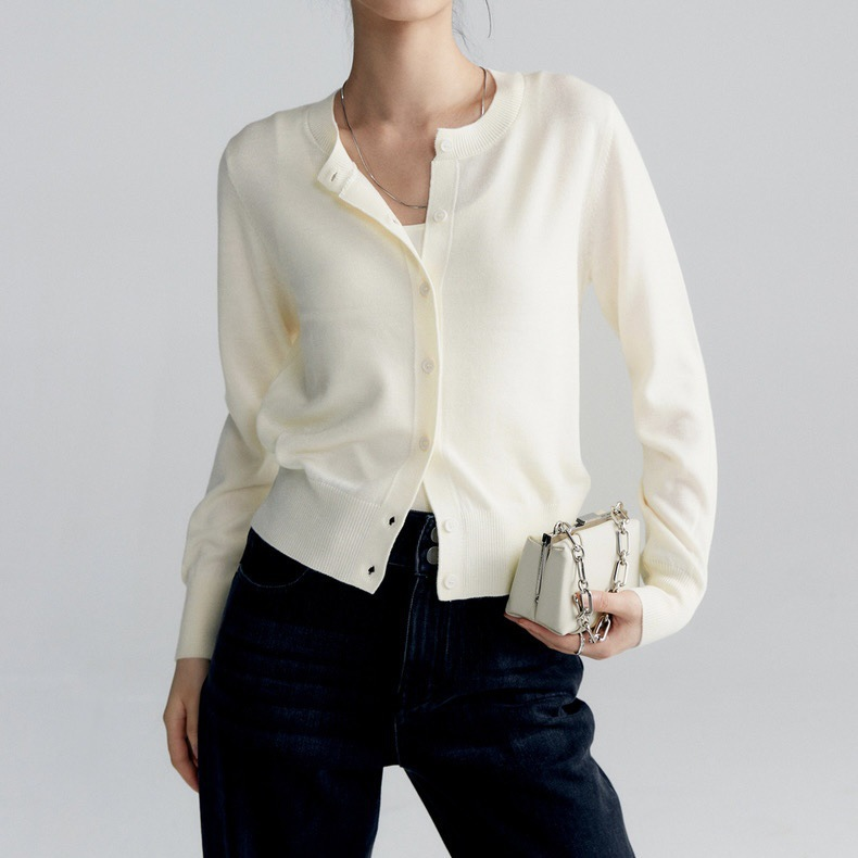 Crew neck knitted long-sleeved cardigan