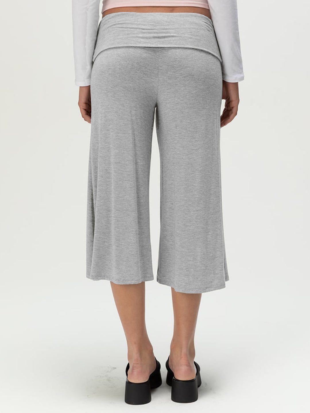 Loose-fitting, fashionable, and trendy five-point pants