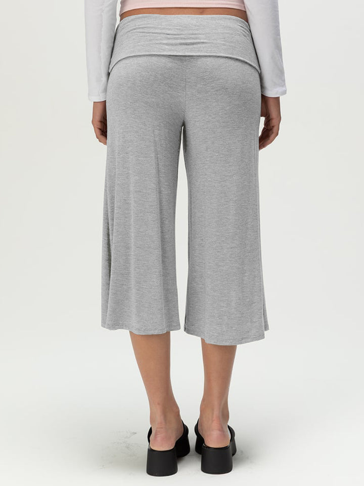 Loose-fitting, fashionable, and trendy five-point pants