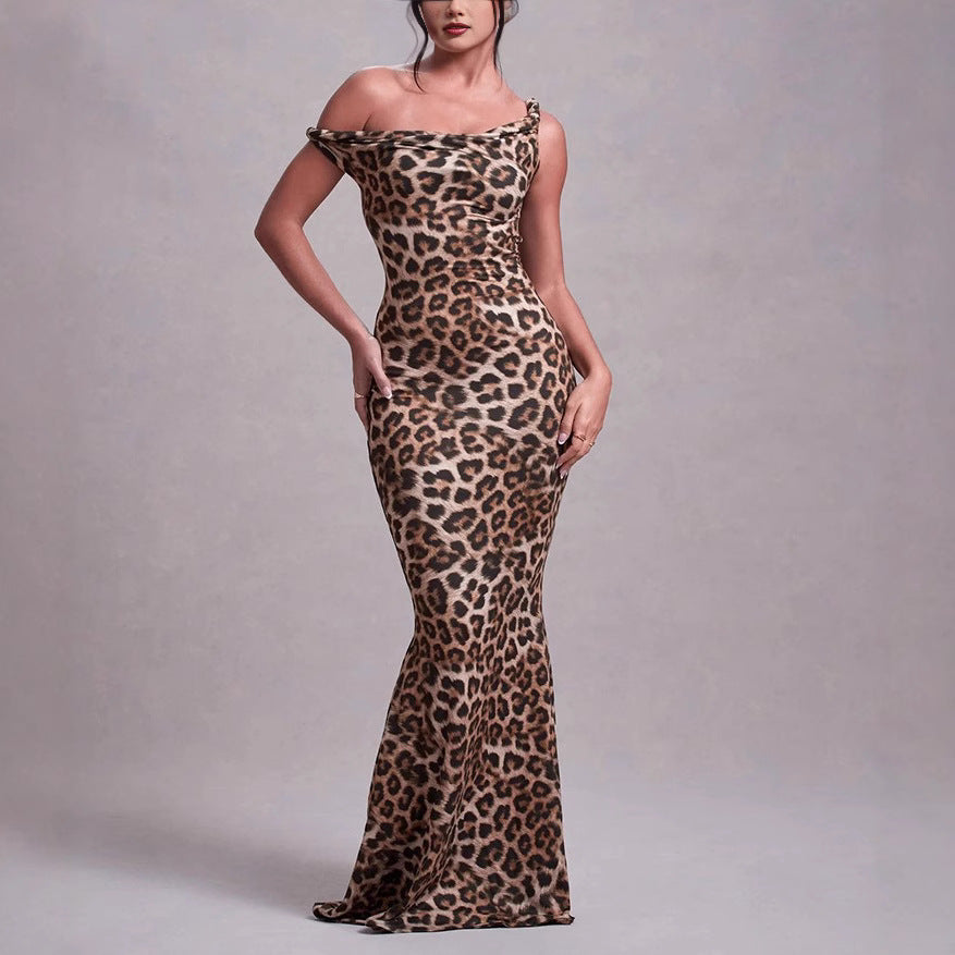 Spaghetti strap backless fitted long dress