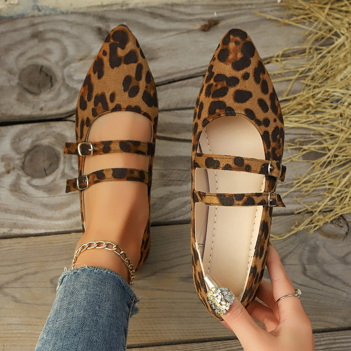 Low-cut retro flats