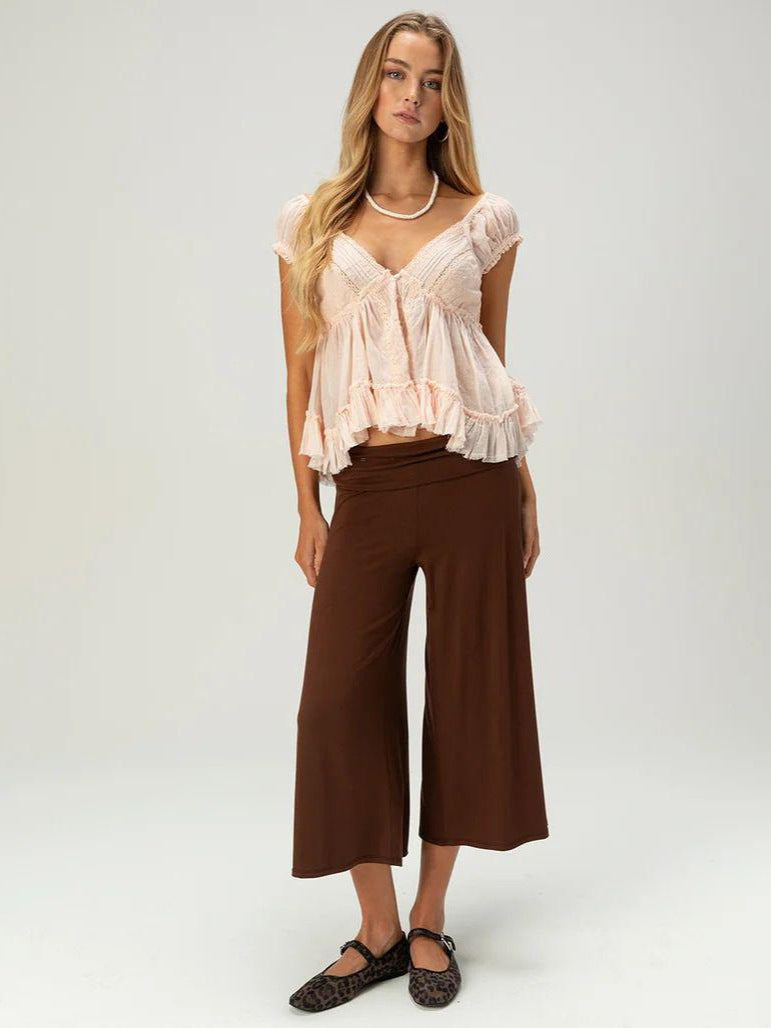 Loose-fitting, fashionable, and trendy five-point pants