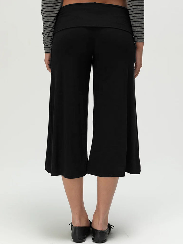 Loose-fitting, fashionable, and trendy five-point pants