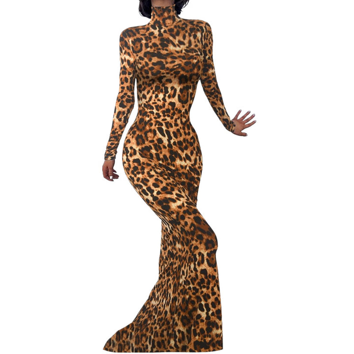 Tight-fitting leopard print long-sleeved dress