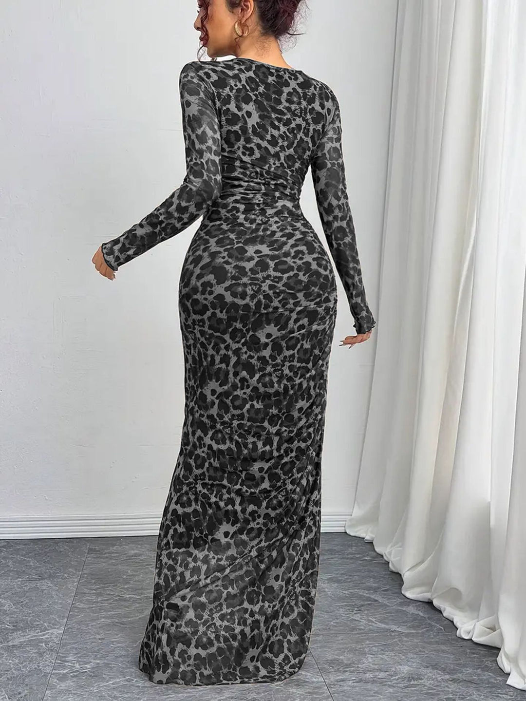 Elegant Leopard Print Fitted Long-Sleeved Dress