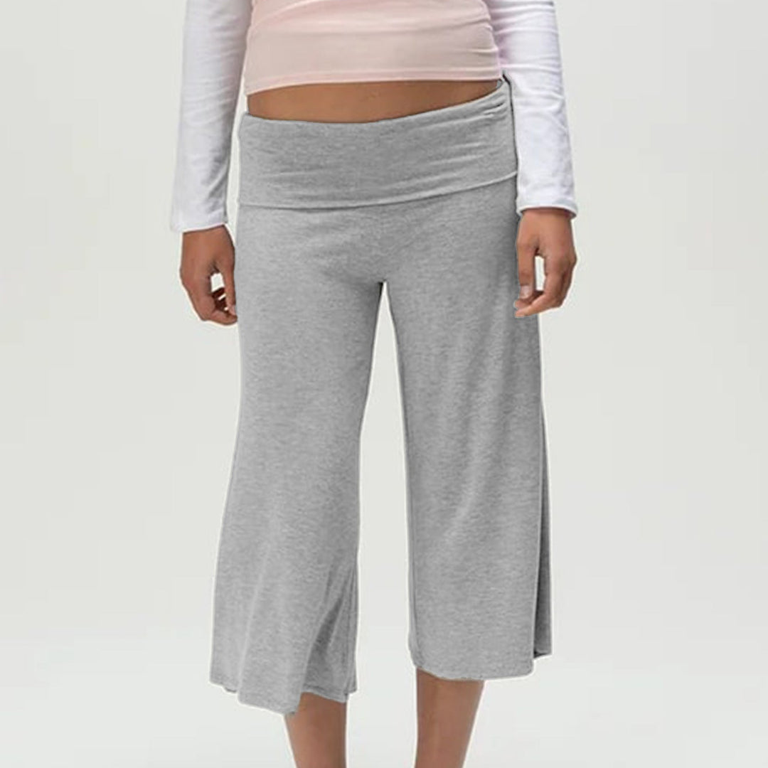 Loose-fitting, fashionable, and trendy five-point pants