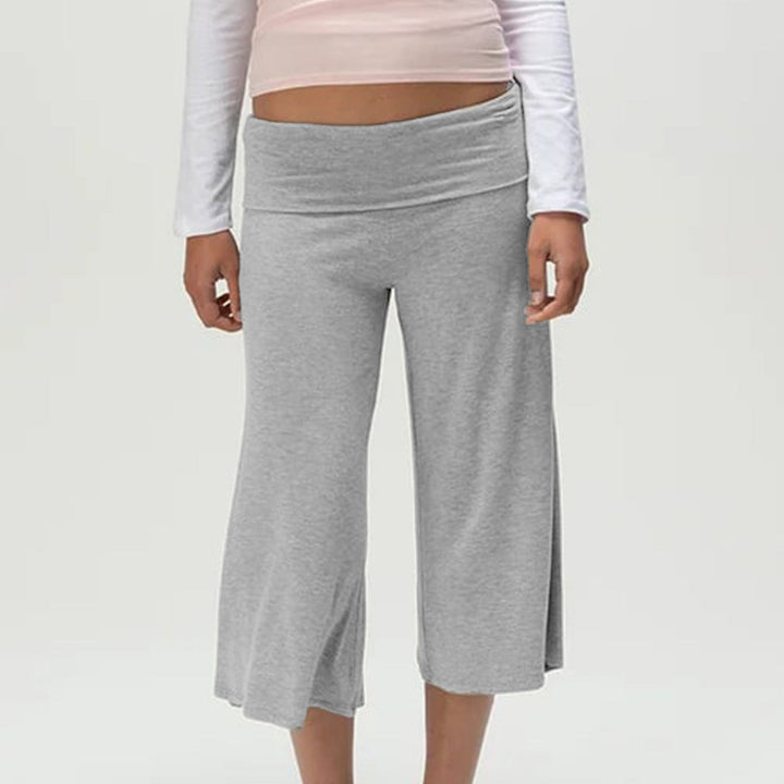 Loose-fitting, fashionable, and trendy five-point pants