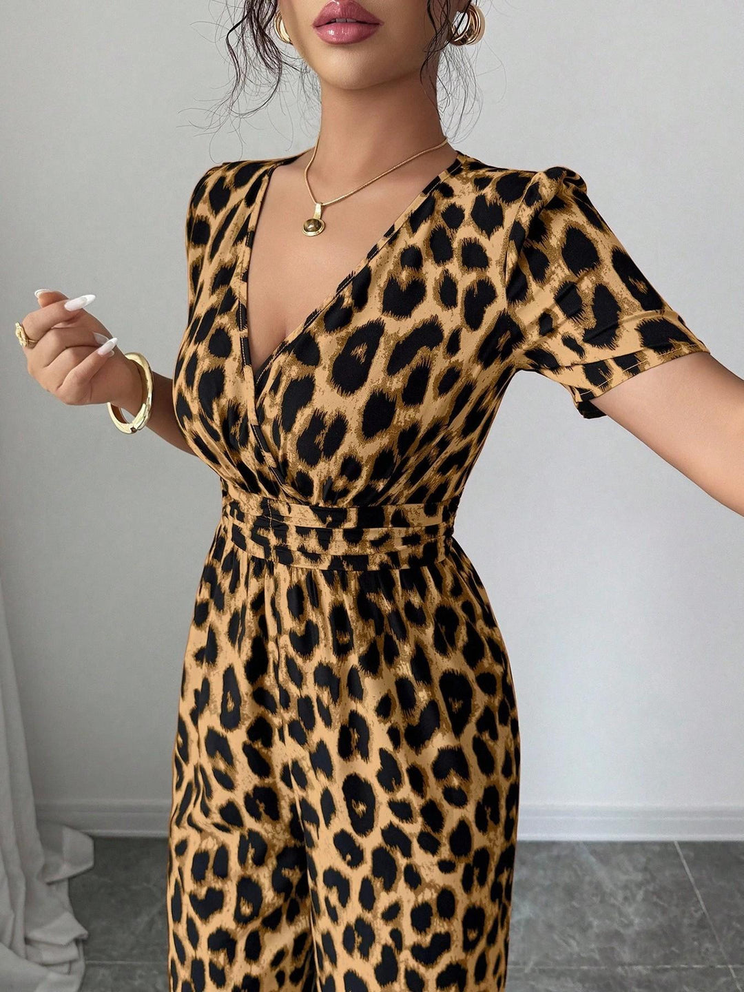 Leopard print fitted waist pleated V-neck jumpsuit