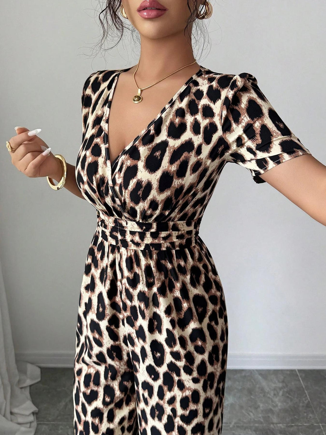 Leopard print fitted waist pleated V-neck jumpsuit
