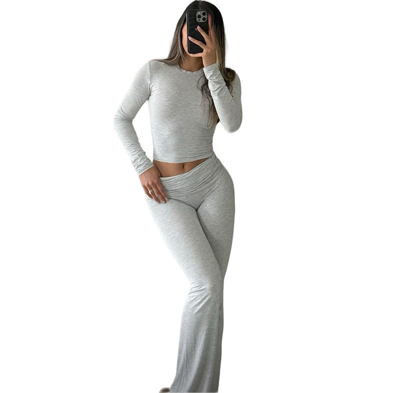 Crew neck T-shirt, low-rise flared pants, tracksuit
