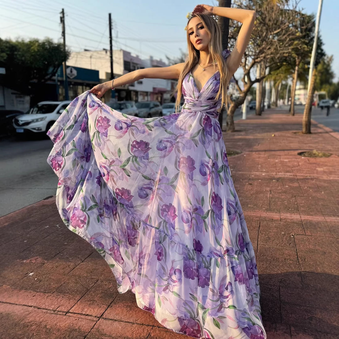 Waist-revealing lace-trimmed fitted long dress