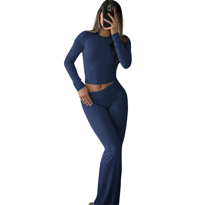 Crew neck T-shirt, low-rise flared pants, tracksuit