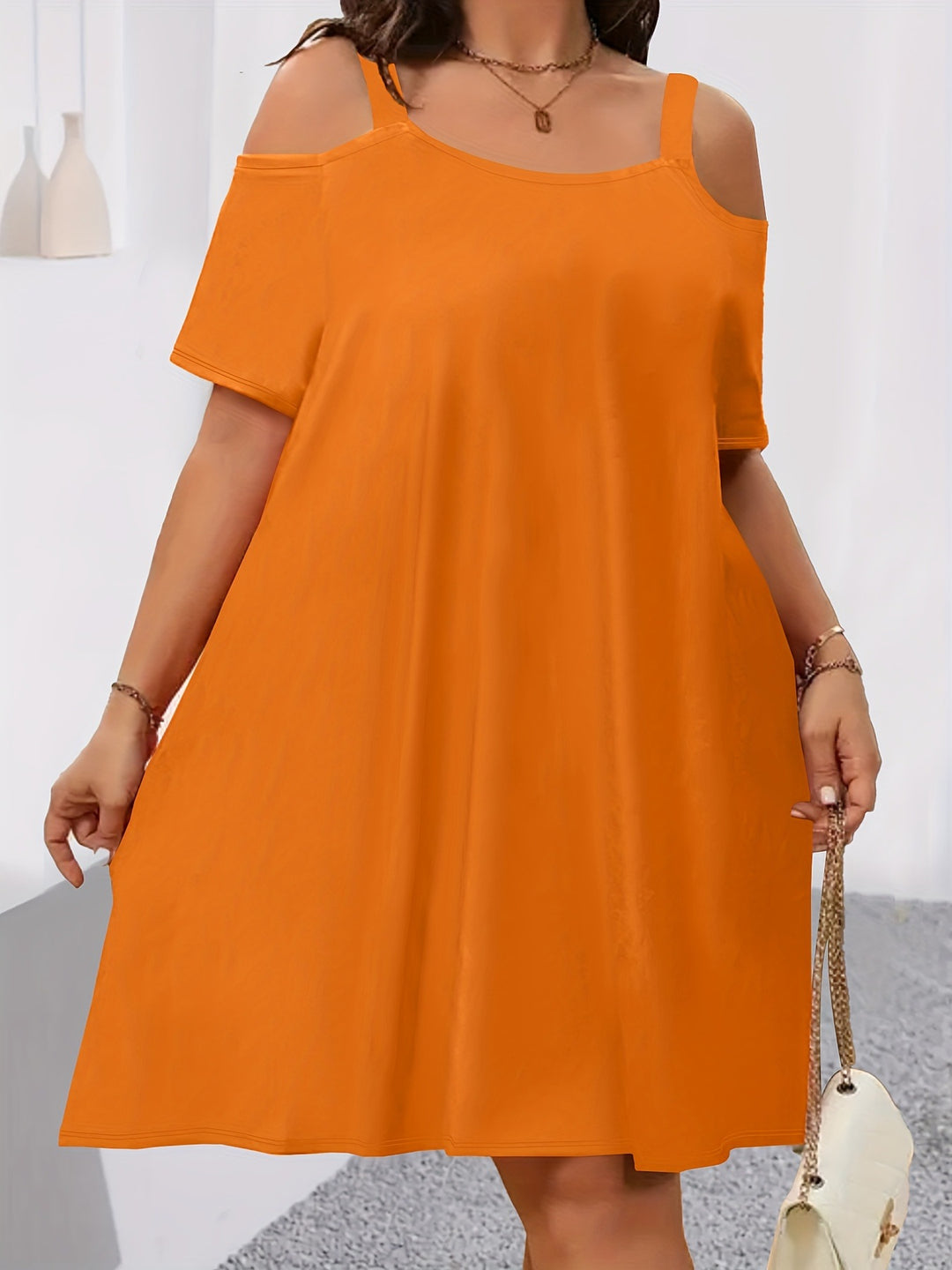 Elegant and comfortable solid color dress