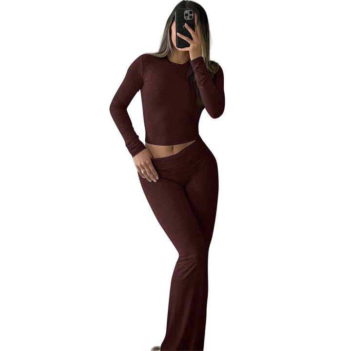 Crew neck T-shirt, low-rise flared pants, tracksuit