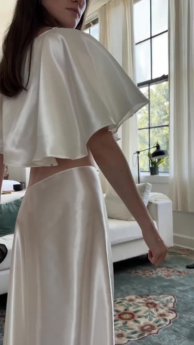 Solid color satin long skirt suit